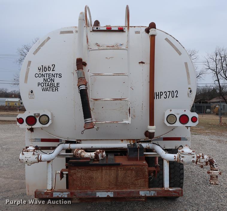 image for item DG3305 2003 Freightliner Business Class M2 water truck