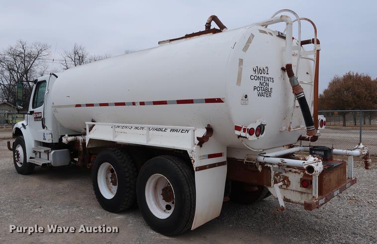 image for item DG3305 2003 Freightliner Business Class M2 water truck