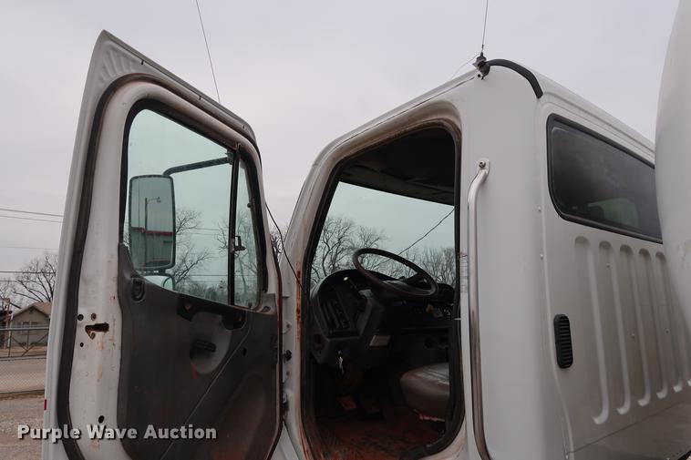 image for item DG3305 2003 Freightliner Business Class M2 water truck