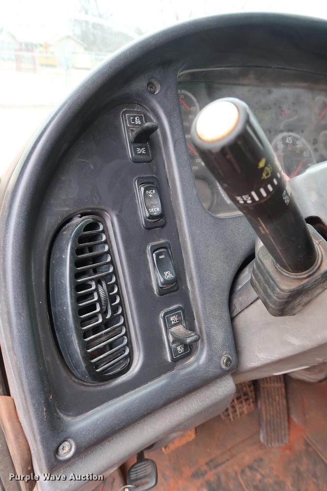 image for item DG3305 2003 Freightliner Business Class M2 water truck