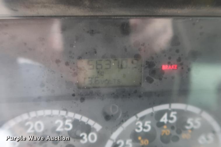 image for item DG3305 2003 Freightliner Business Class M2 water truck