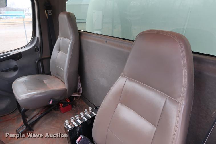 image for item DG3305 2003 Freightliner Business Class M2 water truck