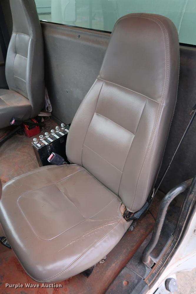 image for item DG3305 2003 Freightliner Business Class M2 water truck