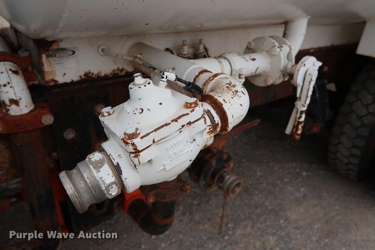 image for item DG3305 2003 Freightliner Business Class M2 water truck