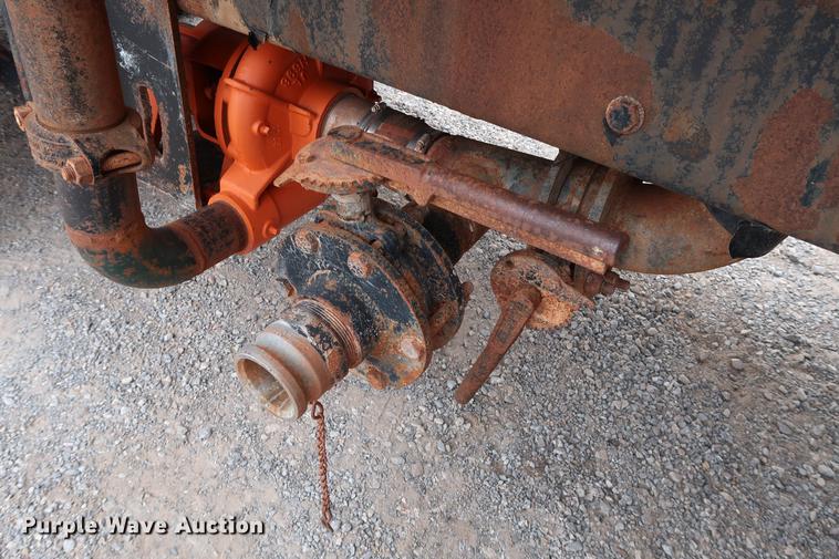 image for item DG3305 2003 Freightliner Business Class M2 water truck