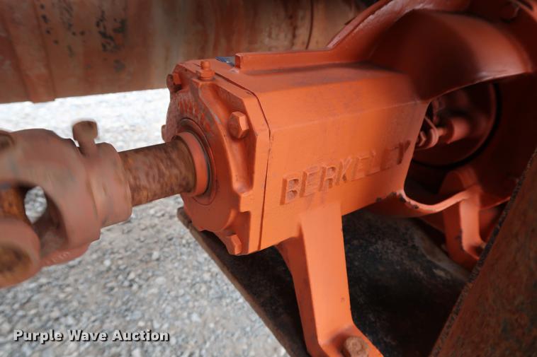 image for item DG3305 2003 Freightliner Business Class M2 water truck