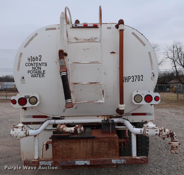 image for item DG3305 2003 Freightliner Business Class M2 water truck