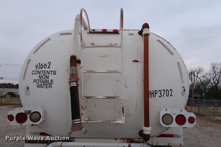 image for item DG3305 2003 Freightliner Business Class M2 water truck