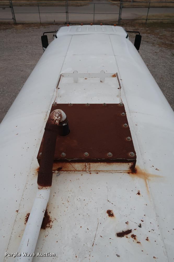 image for item DG3305 2003 Freightliner Business Class M2 water truck