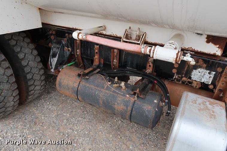 image for item DG3305 2003 Freightliner Business Class M2 water truck