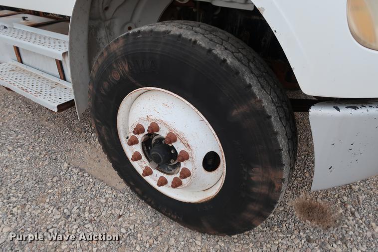 image for item DG3305 2003 Freightliner Business Class M2 water truck