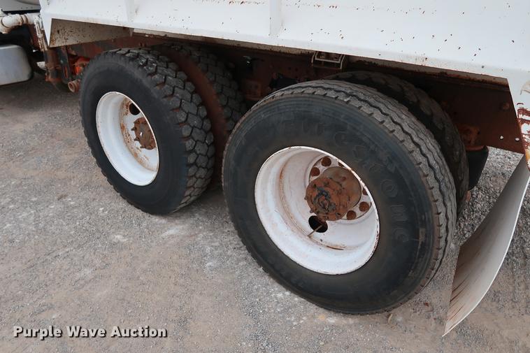 image for item DG3305 2003 Freightliner Business Class M2 water truck