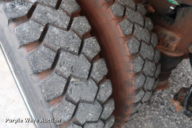 image for item DG3305 2003 Freightliner Business Class M2 water truck