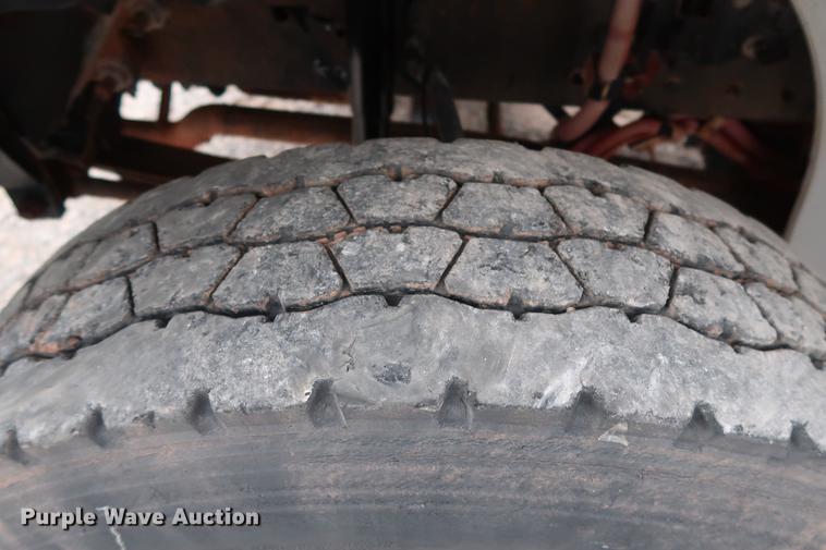 image for item DG3305 2003 Freightliner Business Class M2 water truck