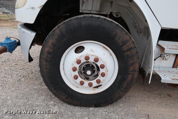 image for item DG3305 2003 Freightliner Business Class M2 water truck