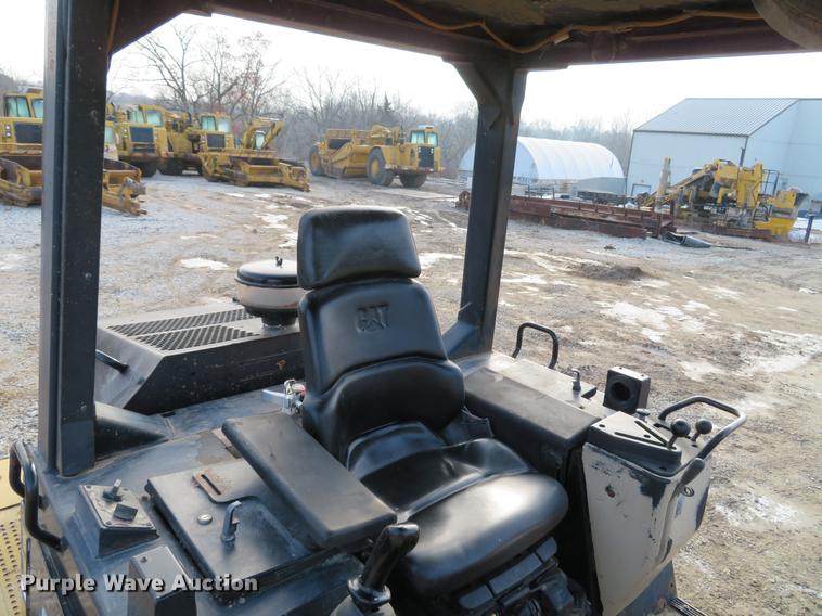 image for item DG3751 1999 Caterpillar 953C track loader