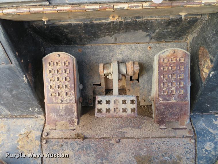 image for item DG3751 1999 Caterpillar 953C track loader