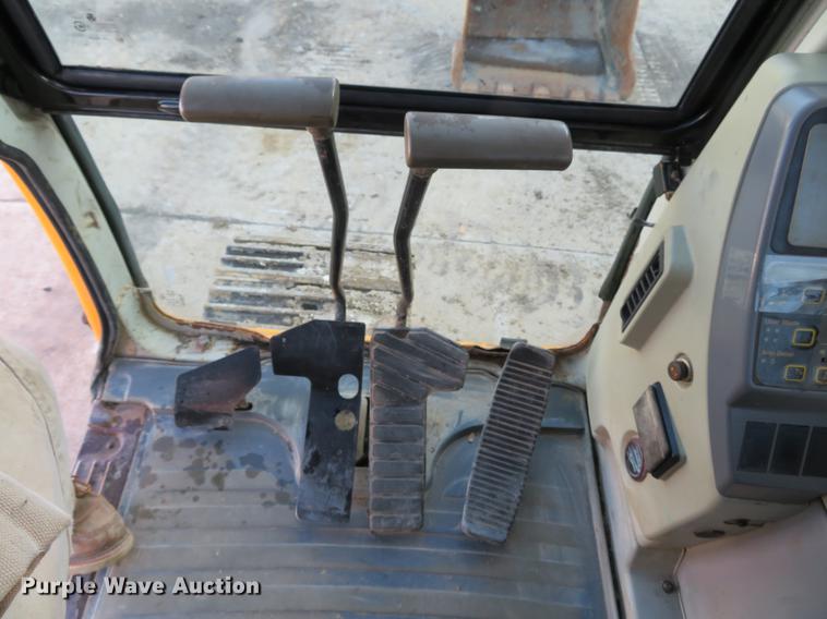 image for item DG3753 2004 Hyundai Robex 140LC-7 excavator