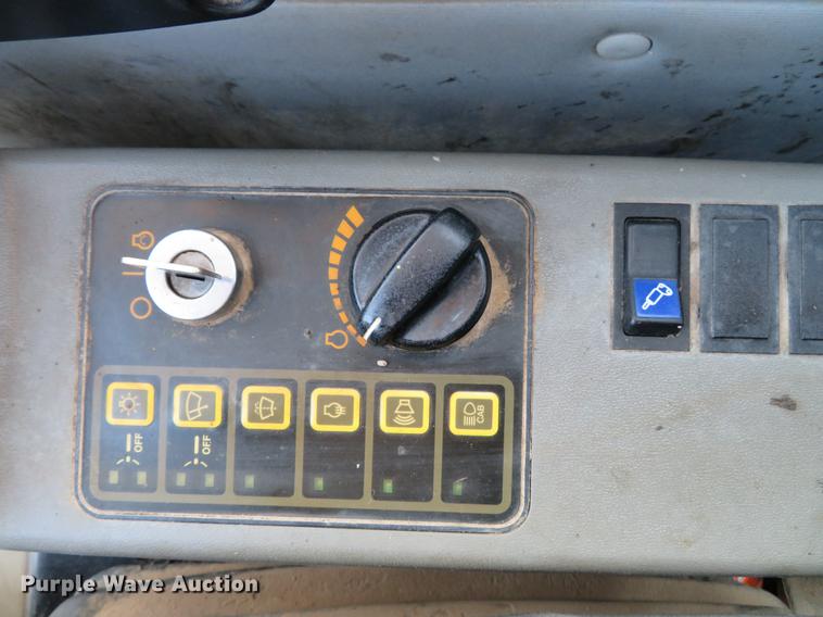 image for item DG3753 2004 Hyundai Robex 140LC-7 excavator