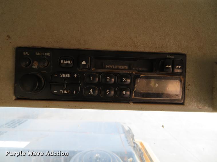 image for item DG3753 2004 Hyundai Robex 140LC-7 excavator