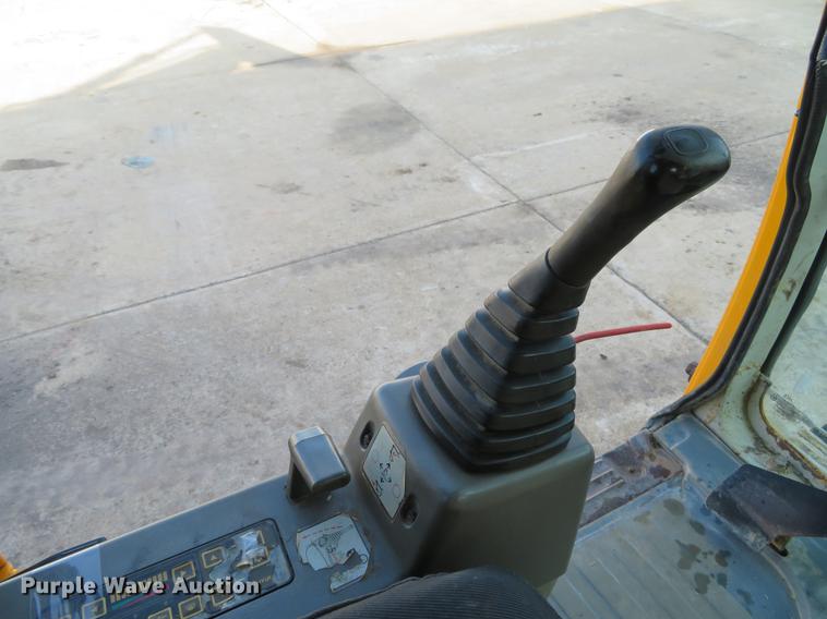 image for item DG3753 2004 Hyundai Robex 140LC-7 excavator