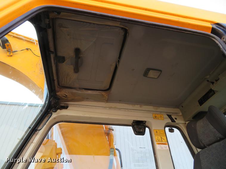 image for item DG3753 2004 Hyundai Robex 140LC-7 excavator