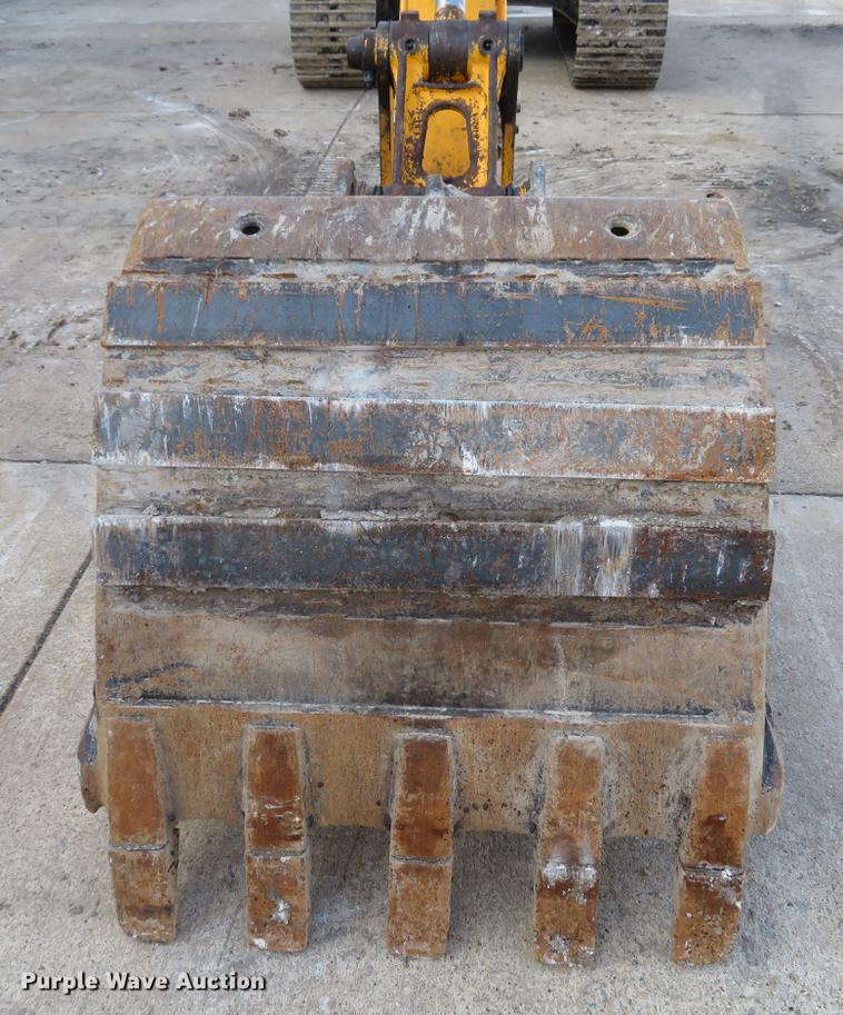 image for item DG3753 2004 Hyundai Robex 140LC-7 excavator