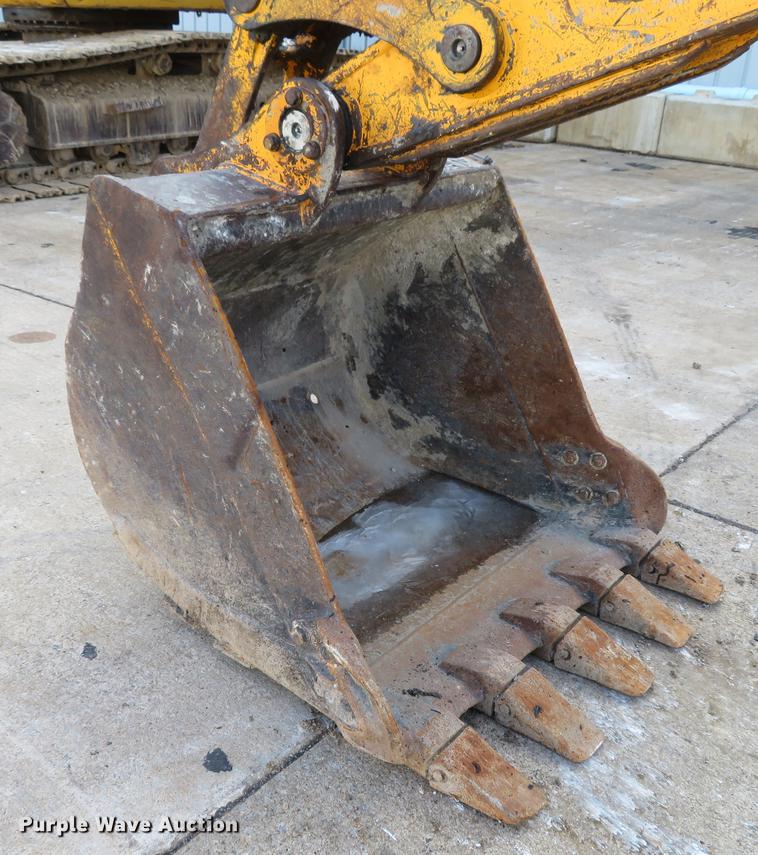 image for item DG3753 2004 Hyundai Robex 140LC-7 excavator