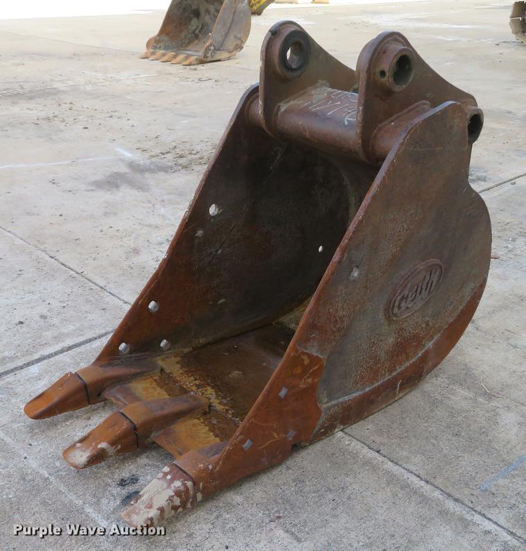 image for item DG3753 2004 Hyundai Robex 140LC-7 excavator