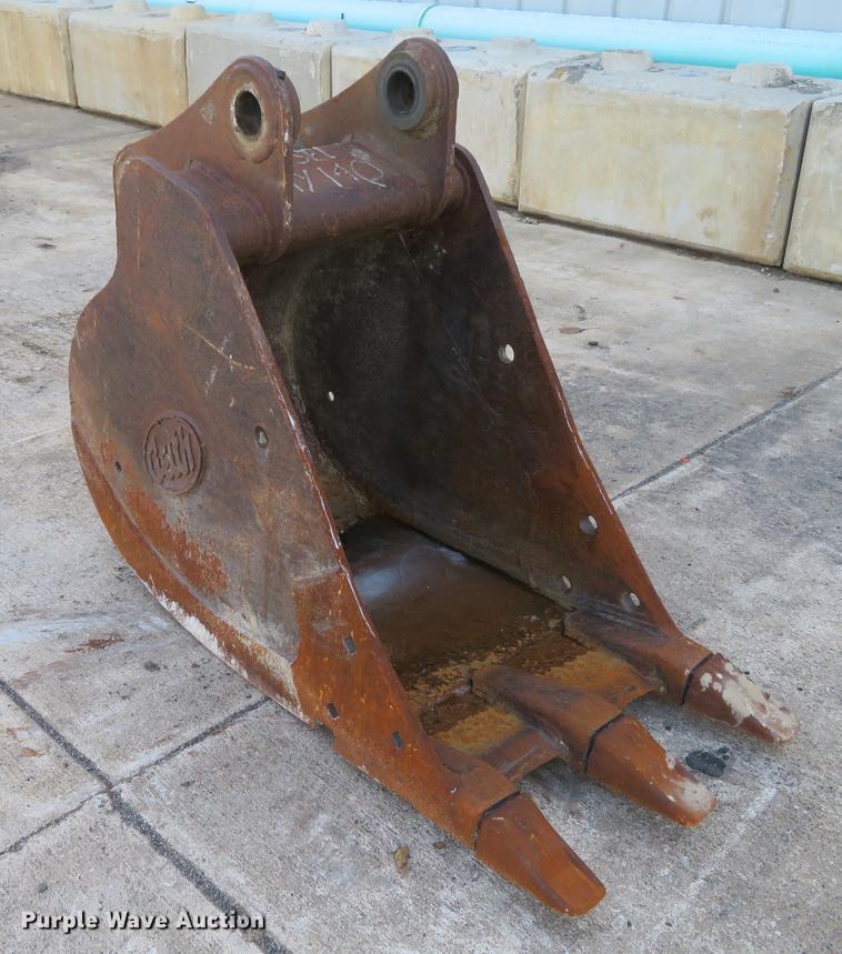 image for item DG3753 2004 Hyundai Robex 140LC-7 excavator