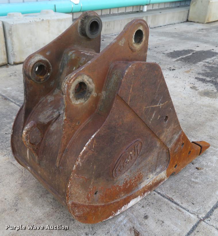 image for item DG3753 2004 Hyundai Robex 140LC-7 excavator