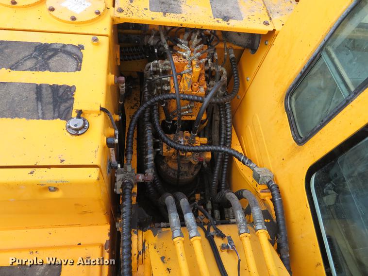 image for item DG3753 2004 Hyundai Robex 140LC-7 excavator