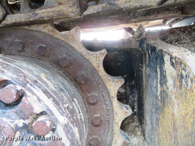 image for item DG3753 2004 Hyundai Robex 140LC-7 excavator