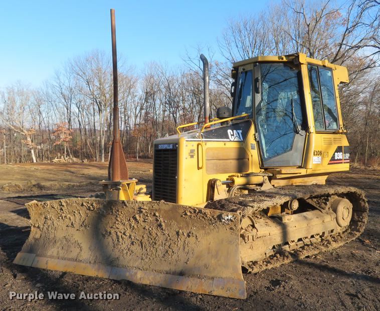 image for item DG3767 2005 Caterpillar D3G LGP dozer