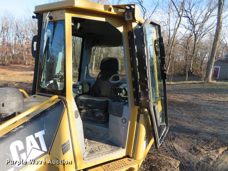 image for item DG3767 2005 Caterpillar D3G LGP dozer
