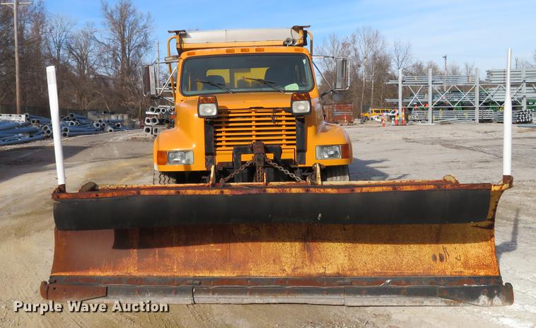 image for item DG3776 2002 International 4900 Crew Cab dump truck