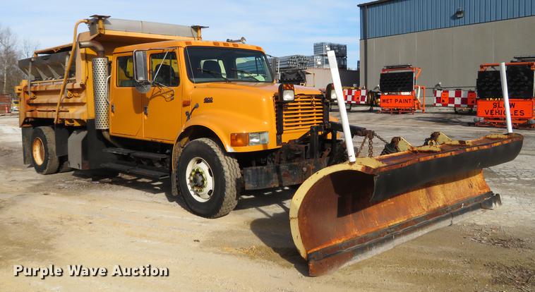 image for item DG3776 2002 International 4900 Crew Cab dump truck