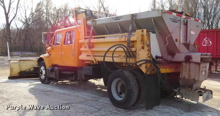 image for item DG3776 2002 International 4900 Crew Cab dump truck