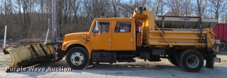 image for item DG3776 2002 International 4900 Crew Cab dump truck