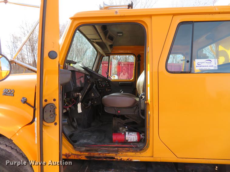 image for item DG3776 2002 International 4900 Crew Cab dump truck