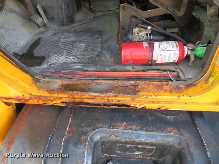 image for item DG3776 2002 International 4900 Crew Cab dump truck