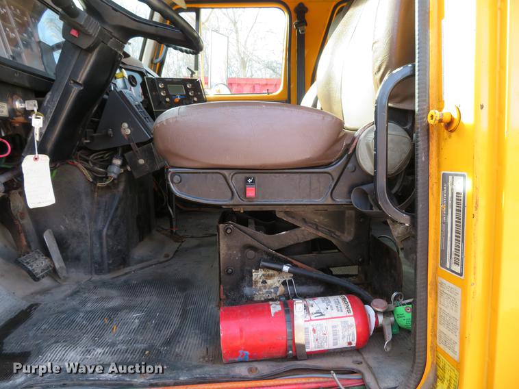 image for item DG3776 2002 International 4900 Crew Cab dump truck