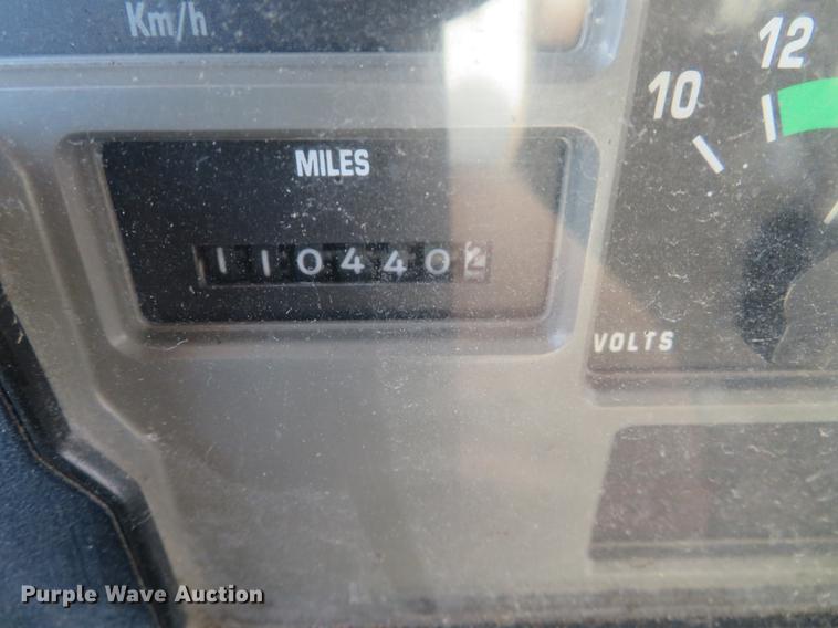 image for item DG3776 2002 International 4900 Crew Cab dump truck