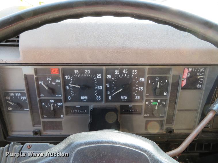 image for item DG3776 2002 International 4900 Crew Cab dump truck