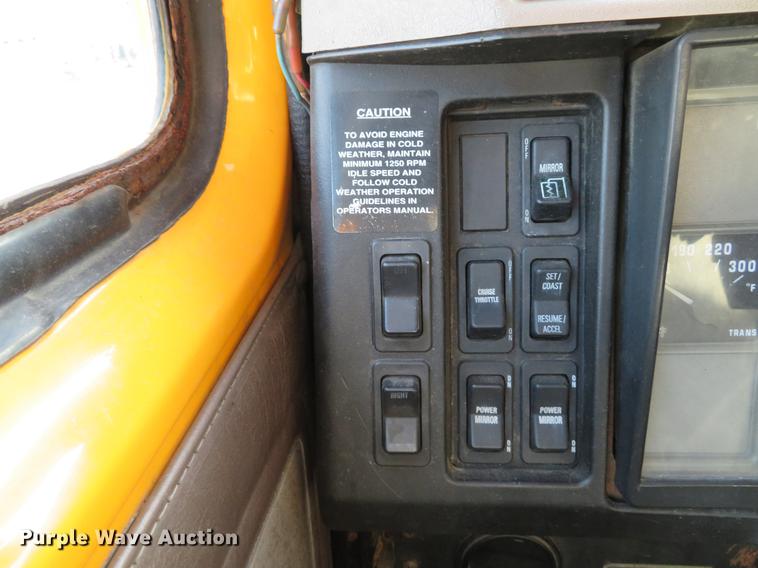 image for item DG3776 2002 International 4900 Crew Cab dump truck