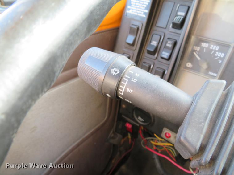 image for item DG3776 2002 International 4900 Crew Cab dump truck