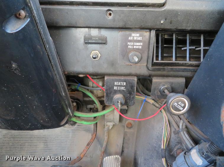 image for item DG3776 2002 International 4900 Crew Cab dump truck