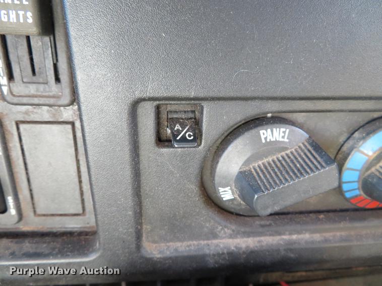 image for item DG3776 2002 International 4900 Crew Cab dump truck