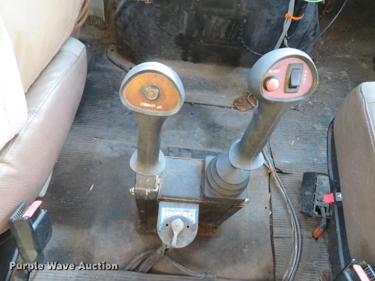 image for item DG3776 2002 International 4900 Crew Cab dump truck