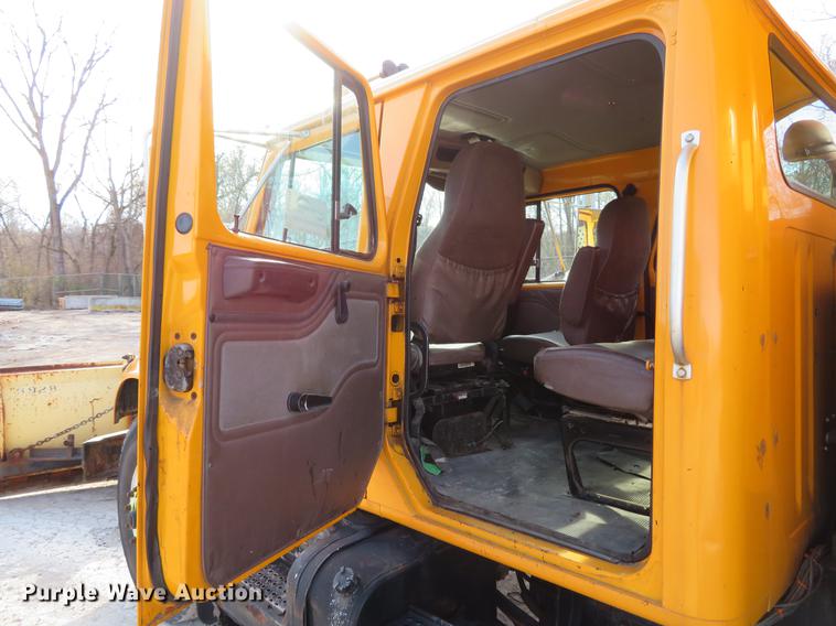 image for item DG3776 2002 International 4900 Crew Cab dump truck